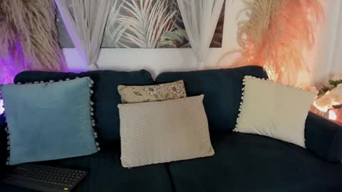 Nicolle online show from April 17, 11:46 am