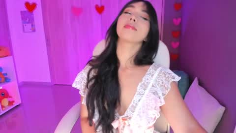 Snapshot of nicollemeyer chatting on May 7, 5:02 am Nicolle Go to Visit online show from May 7, 5:02 am
