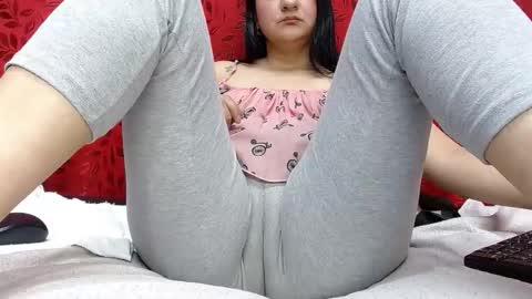 NICOLLE online show from February 17, 11:00 pm