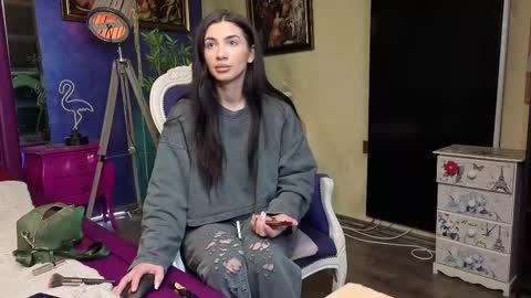 Nicolle online show from February 26, 7:42 am