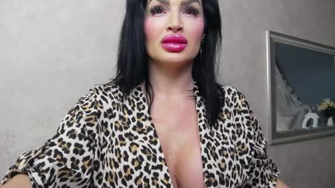 Nicolle online show from December 30, 8:25 pm