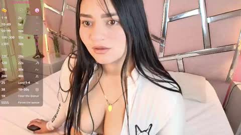 Snapshot of nicollevsconttei chatting on December 20, 1:40 pm nicollevsconttei online show from December 20, 1:40 pm