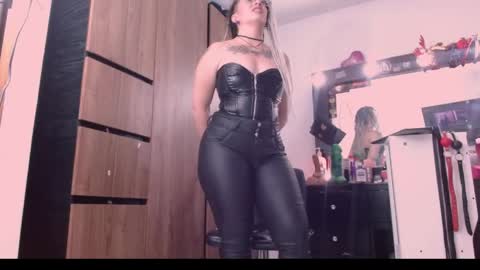 nicolmiss online show from May 13, 6:27 pm