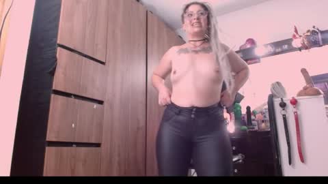nicolmiss online show from May 15, 11:56 pm