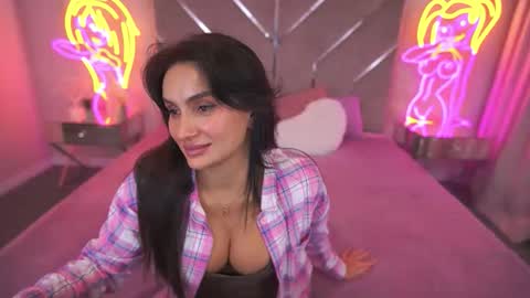 Nicole online show from November 17, 6:41 am