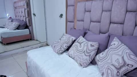 Nicol  online show from April 21, 4:08 am