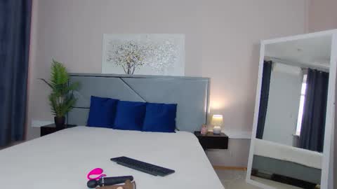 NicolRos online show from December 14, 9:36 am