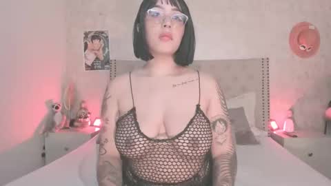 Snapshot of nicolstonee chatting on February 24, 1:58 am nicolstonee online show from February 24, 1:58 am