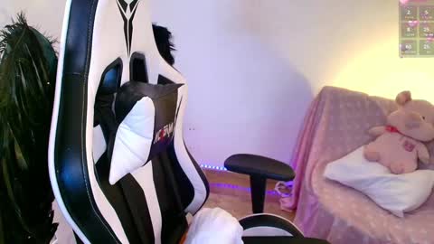 Nicol online show from January 2, 3:37 am