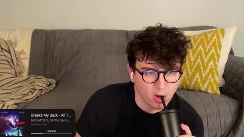 Snapshot of nigelhart chatting on December 29, 10:57 pm Nigel Hart online show from December 29, 10:57 pm