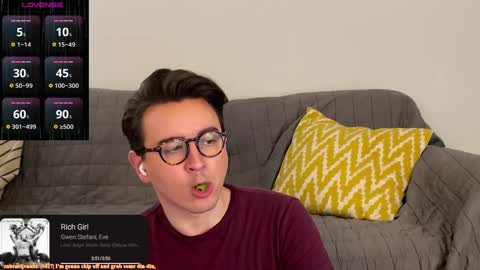 Snapshot of nigelhart chatting on December 31, 2:19 am Nigel Hart online show from December 31, 2:19 am