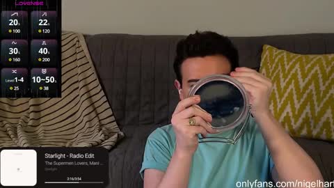 Snapshot of nigelhart chatting on January 1, 9:52 pm Nigel Hart online show from January 1, 9:52 pm