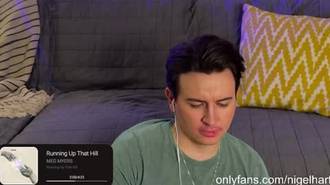 Snapshot of nigelhart chatting on January 9, 12:25 am Nigel Hart online show from January 9, 12:25 am