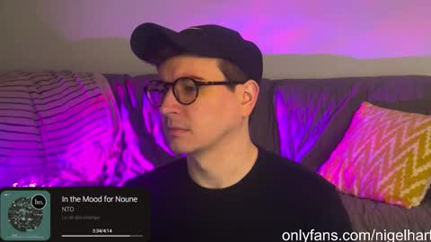 Snapshot of nigelhart chatting on February 4, 1:02 am Nigel Hart online show from February 4, 1:02 am