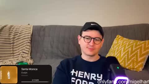 Snapshot of nigelhart chatting on February 8, 2:26 am Nigel Hart online show from February 8, 2:26 am