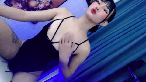 Snapshot of night_crystal1111 chatting on January 13, 8:08 am night_crystal1111 online show from January 13, 8:08 am