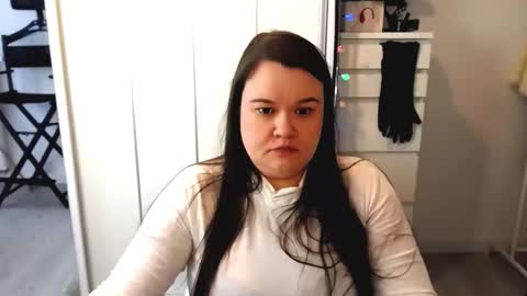 Holly online show from February 24, 8:34 am