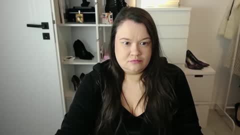 Holly online show from April 3, 4:21 am