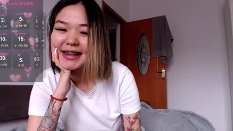 Snapshot of niia_osaki chatting on September 16, 9:43 am Niia online show from September 16, 9:43 am