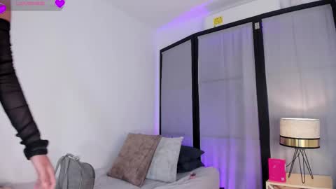 Niicole online show from January 17, 8:01 pm