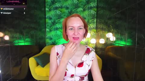 Snapshot of nika_gentle chatting on December 4, 10:13 am Nika online show from December 4, 10:13 am