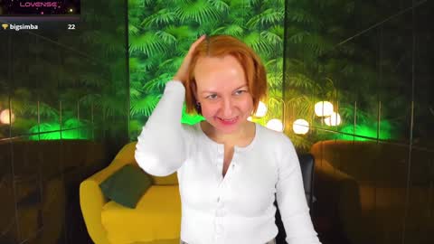 Snapshot of nika_gentle chatting on December 9, 6:01 am Nika online show from December 9, 6:01 am