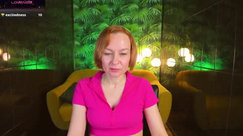 Snapshot of nika_gentle chatting on December 12, 5:52 am Nika online show from December 12, 5:52 am
