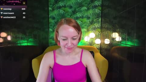 Snapshot of nika_gentle chatting on December 13, 9:35 am Nika online show from December 13, 9:35 am