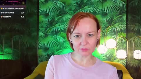 Snapshot of nika_gentle chatting on December 25, 12:37 pm Nika online show from December 25, 12:37 pm