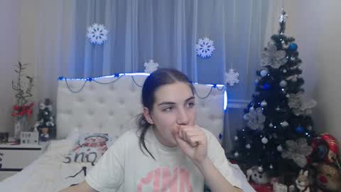 nikastarkk online show from December 14, 2:56 am