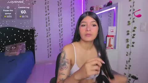 Snapshot of nikibryce_ chatting on June 20, 5:38 pm Niki online show from June 20, 5:38 pm