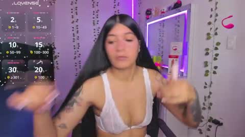 Snapshot of nikibryce_ chatting on June 21, 5:04 pm Niki online show from June 21, 5:04 pm