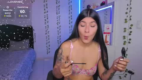 Snapshot of nikibryce_ chatting on July 15, 5:07 pm Niki online show from July 15, 5:07 pm