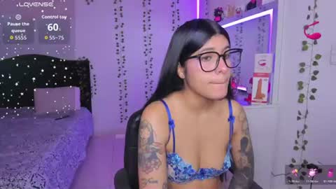 Snapshot of nikibryce_ chatting on July 18, 1:21 am Niki online show from July 18, 1:21 am
