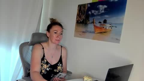 Snapshot of nikicute18 chatting on February 14, 12:24 pm nikicute18 online show from February 14, 12:24 pm