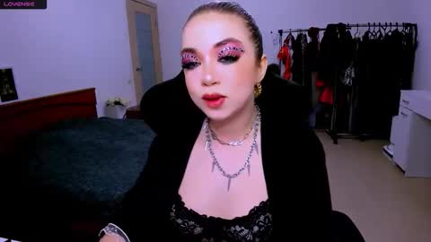 nikigoddesss online show from April 5, 1:36 am