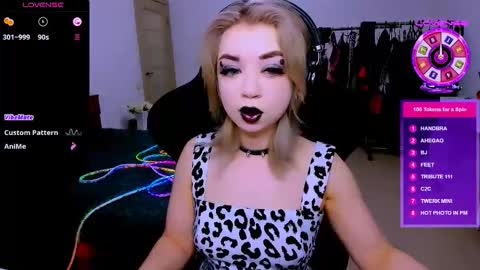 nikigoddesss online show from April 16, 2:56 am