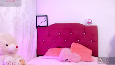 Snapshot of nikii_28 chatting on September 11, 2:11 am Nikii online show from September 11, 2:11 am