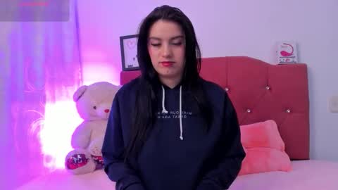 Snapshot of nikii_28 chatting on October 11, 9:35 pm Nikii online show from October 11, 9:35 pm