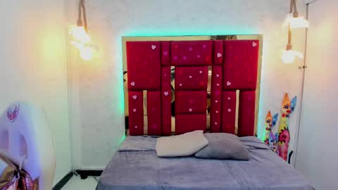 Abril online show from March 5, 8:10 pm