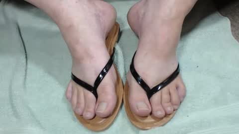 nikisissyfeet online show from May 17, 1:25 am