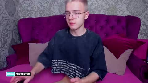 Snapshot of nikistorming chatting on December 8, 7:43 pm Niki online show from December 8, 7:43 pm