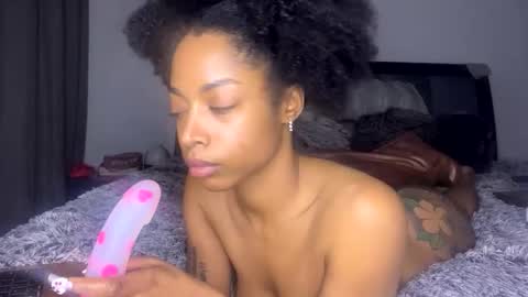 Snapshot of nikitalove104 chatting on December 15, 11:31 pm nikitalove104 online show from December 15, 11:31 pm