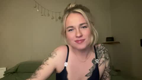 Snapshot of nikitanoirxo chatting on May 20, 3:24 am Nikita Noir Xo online show from May 20, 3:24 am
