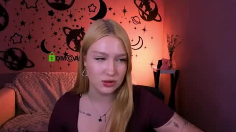 nikkalee online show from May 7, 11:32 pm