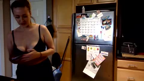 Snapshot of nikki_cums chatting on December 11, 9:01 pm NikkiCums online show from December 11, 9:01 pm