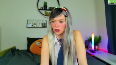 Snapshot of nikki_goldberg chatting on December 12, 9:04 pm Kitty Chatte online show from December 12, 9:04 pm