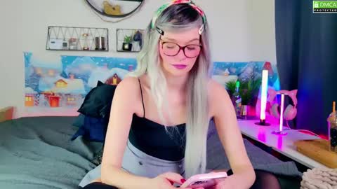 Snapshot of nikki_goldberg chatting on January 2, 6:50 am Kitty Chatte online show from January 2, 6:50 am