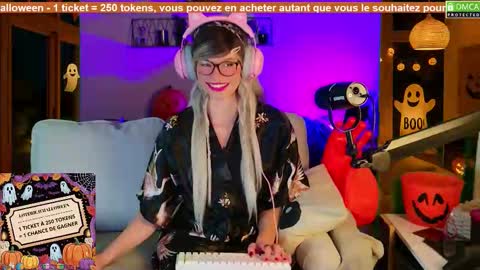 Snapshot of nikki_goldberg chatting on October 20, 8:09 pm Kitty Chatte online show from October 20, 8:09 pm