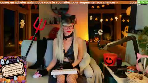 Snapshot of nikki_goldberg chatting on October 30, 8:42 pm Kitty Chatte online show from October 30, 8:42 pm